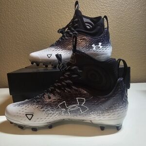 Under armour football cleats spotlight Lux M.C. 2.0 black and white NWT in box